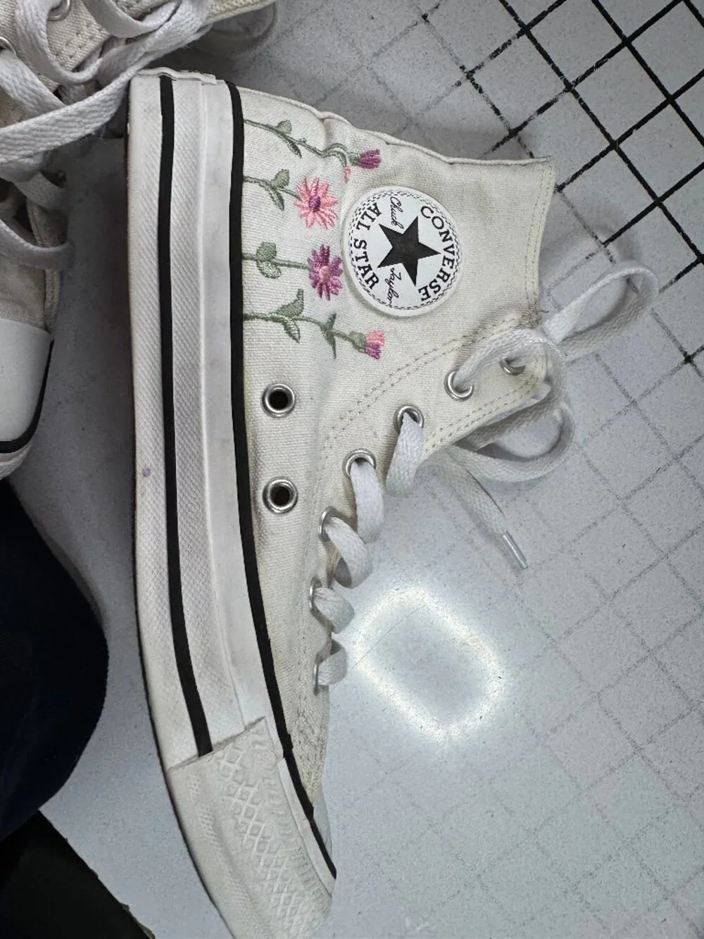 converse girl shoes size 3.5